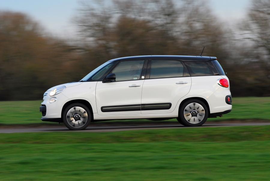  Fiat 500L 2014 года  (UK) (фото 2 из 19)